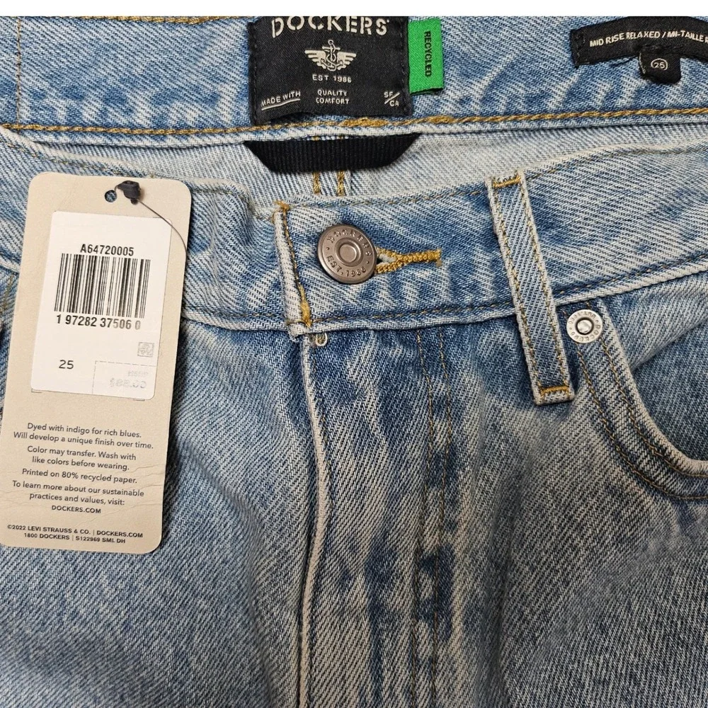 Dockers Womens Mid Rise Relaxed Straight Leg Jeans Light Wash Blue A64720005 25